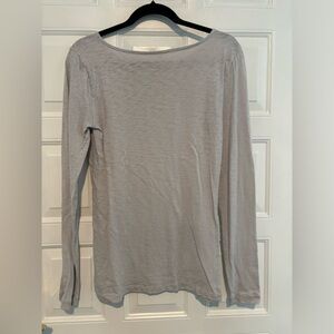 Long sleeve gray top